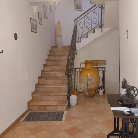 Prázdninový dům Favolosa Casa Con Terrazza, Idromassaggio, Cortile E Garage Auto