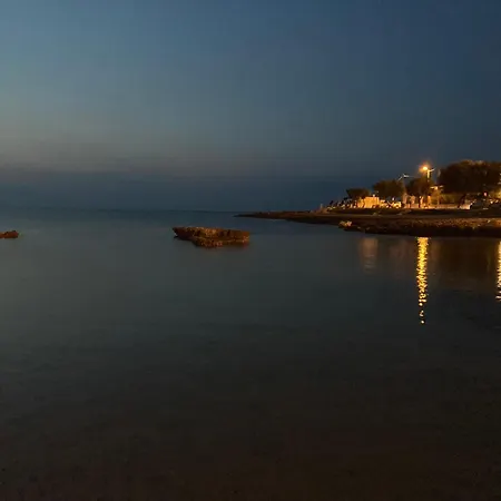 Prázdninový dům Favolosa Casa Con Terrazza, Idromassaggio, Cortile E Garage Auto