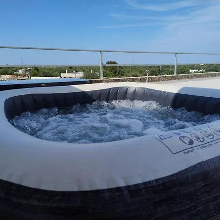 Favolosa Casa Con Terrazza, Idromassaggio, Cortile E Garage Auto Carovigno